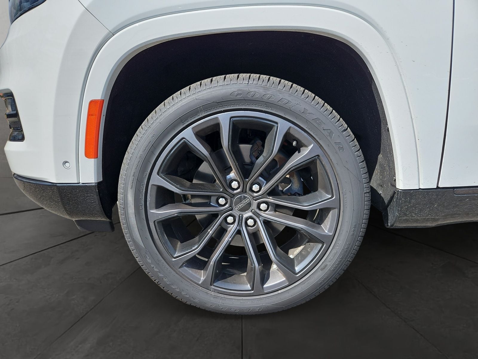 Pre-Owned 2024 Jeep Grand Wagoneer Series III - photo - 13