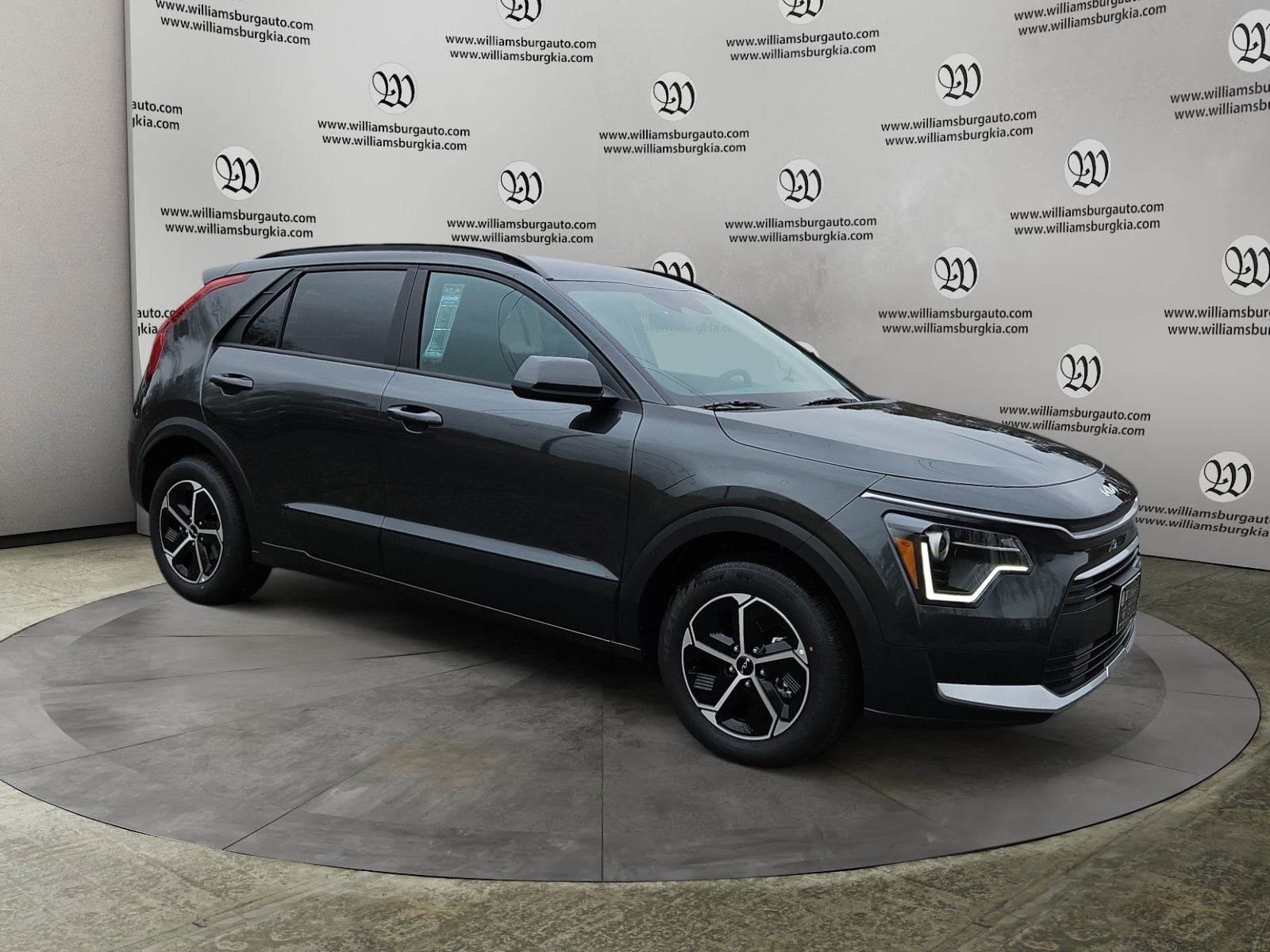 Pre-Owned 2025 Kia Niro LX - photo - 6