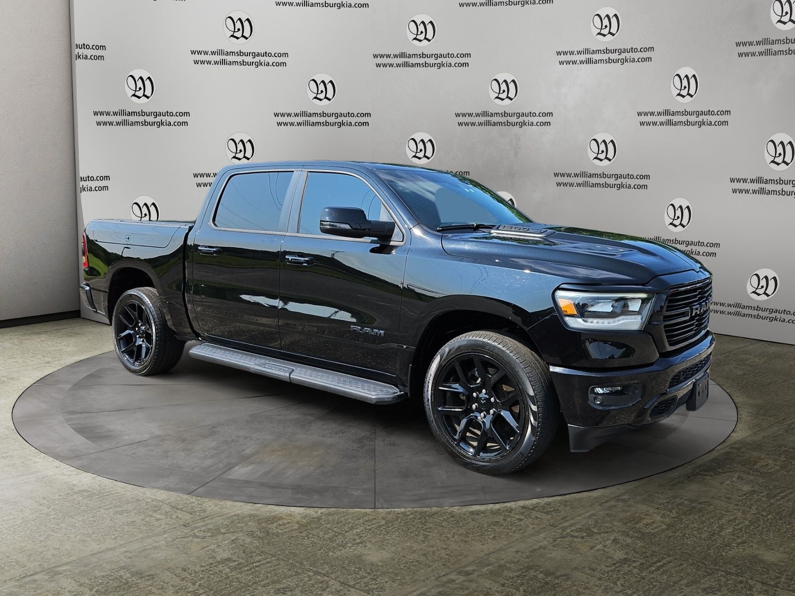 Pre-Owned 2024 Ram 1500 Laramie - photo - 6