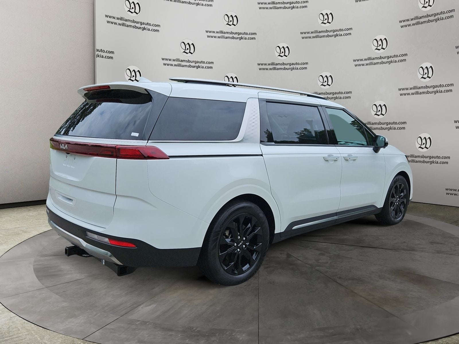 Pre-Owned 2024 Kia Carnival SX - photo - 4