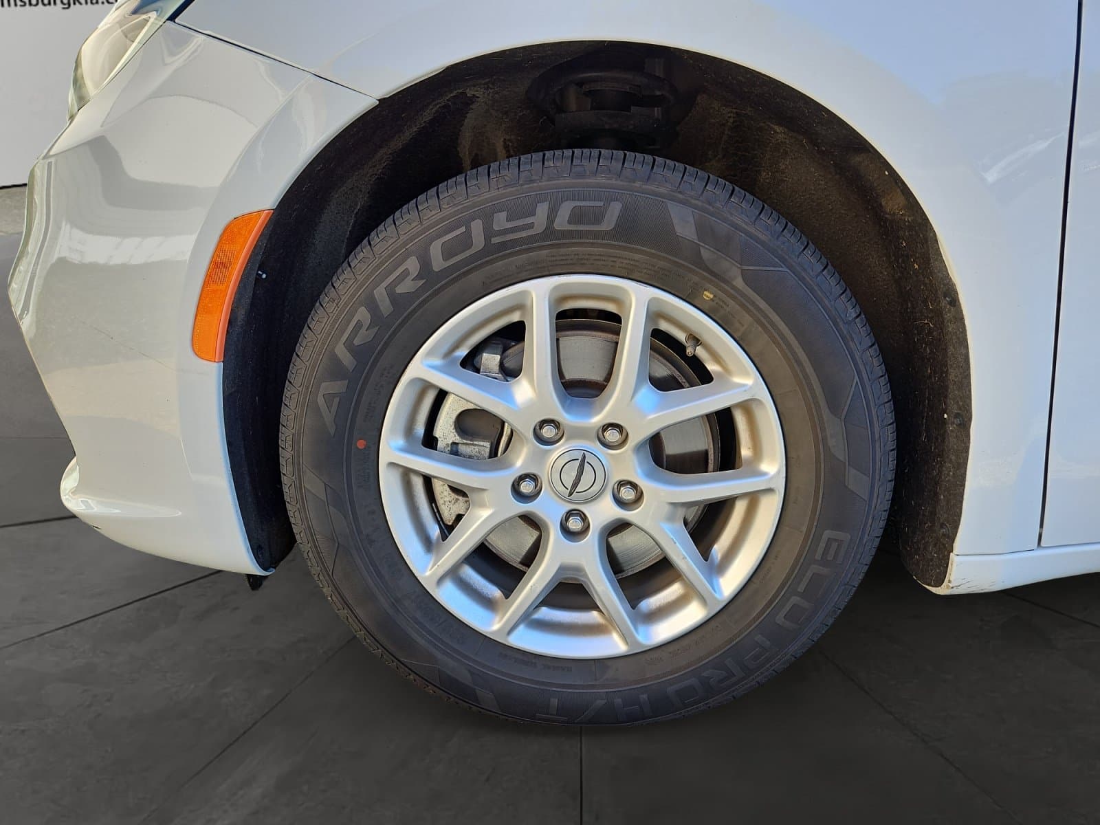 Pre-Owned 2025 Chrysler Pacifica Select - photo - 13