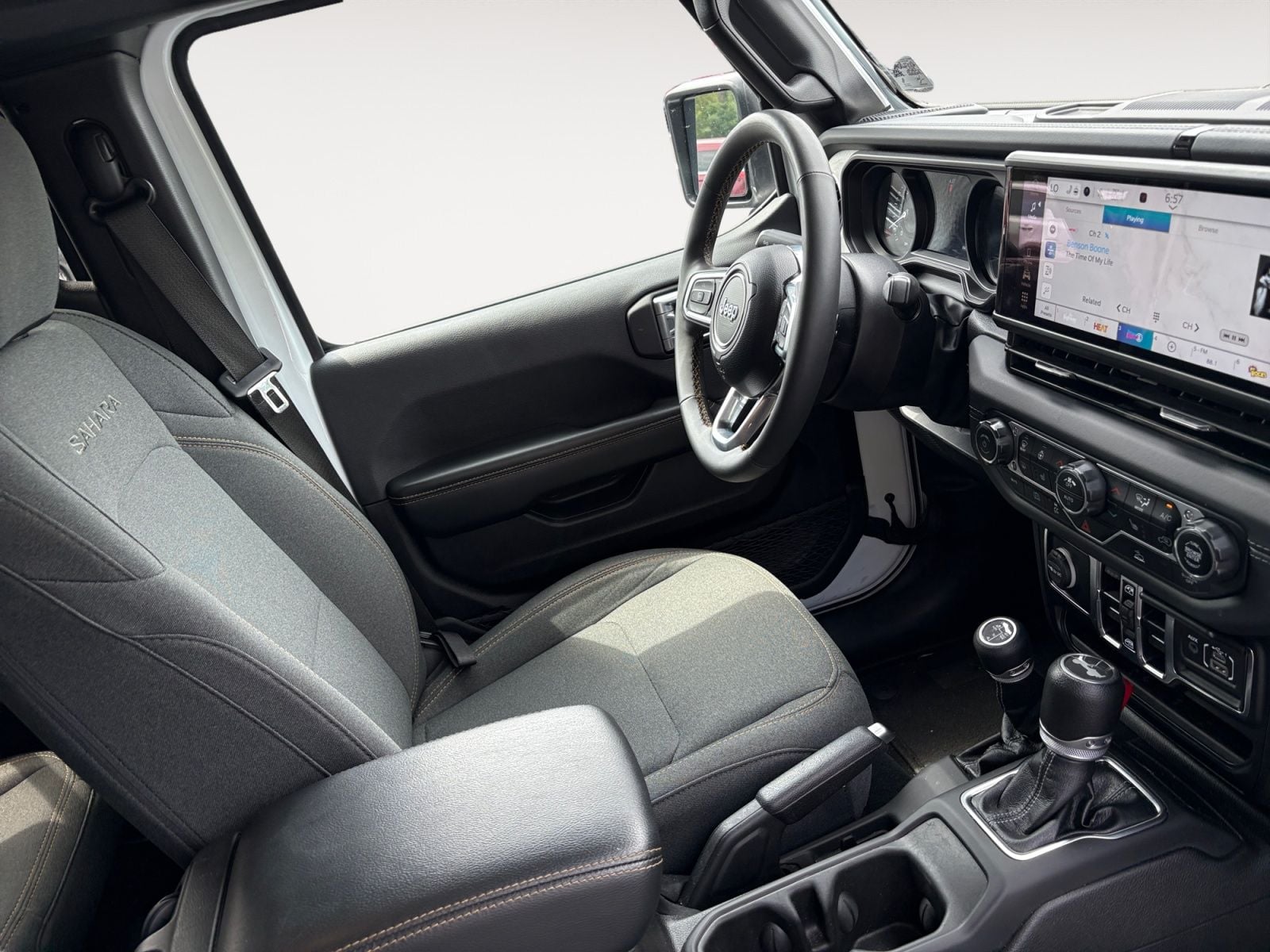 Pre-Owned 2024 Jeep Wrangler Sahara 4xe - photo - 14