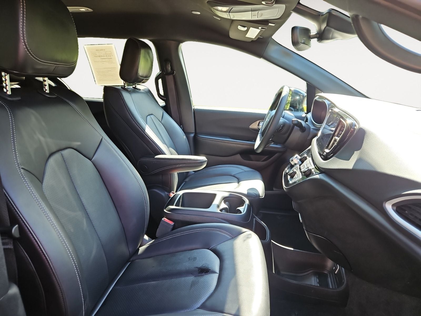 Pre-Owned 2025 Chrysler Pacifica Select - photo - 14