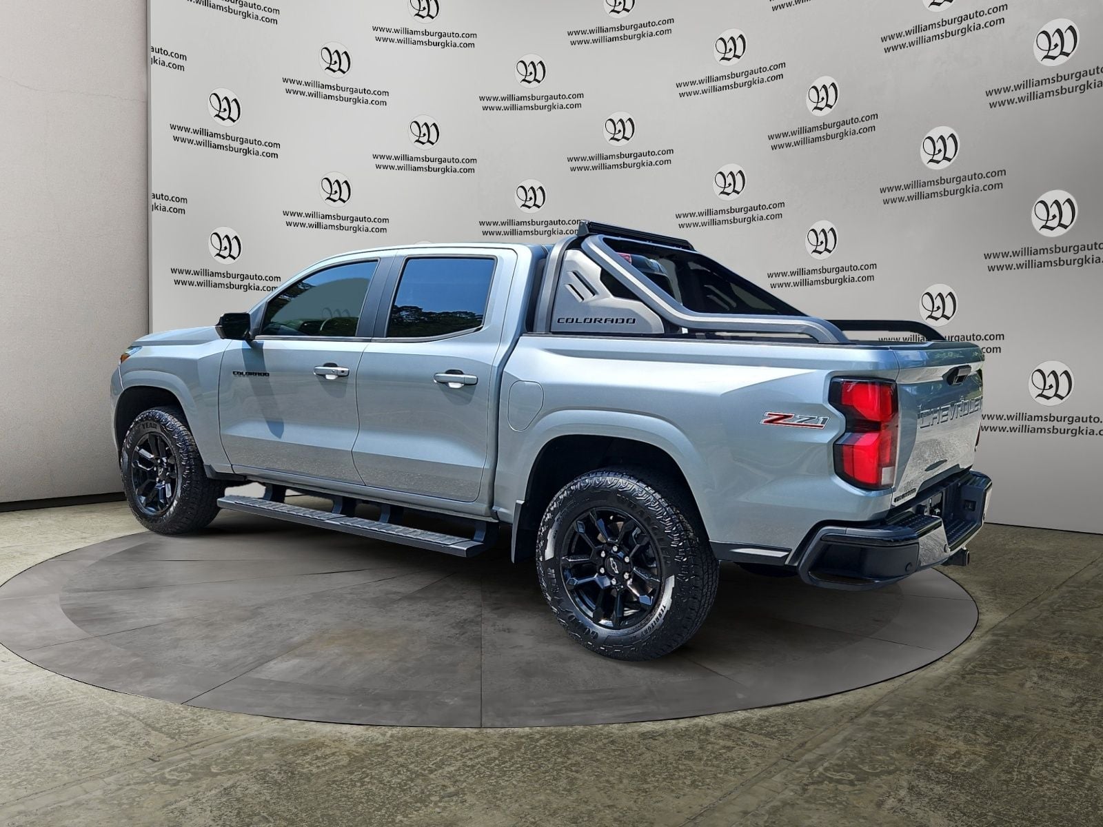 Pre-Owned 2025 Chevrolet Colorado Z71 - photo - 2