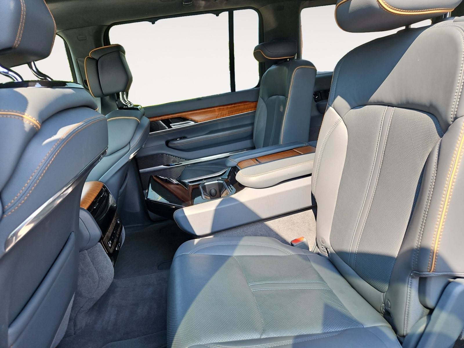 Pre-Owned 2022 Jeep Grand Wagoneer Series II - photo - 12