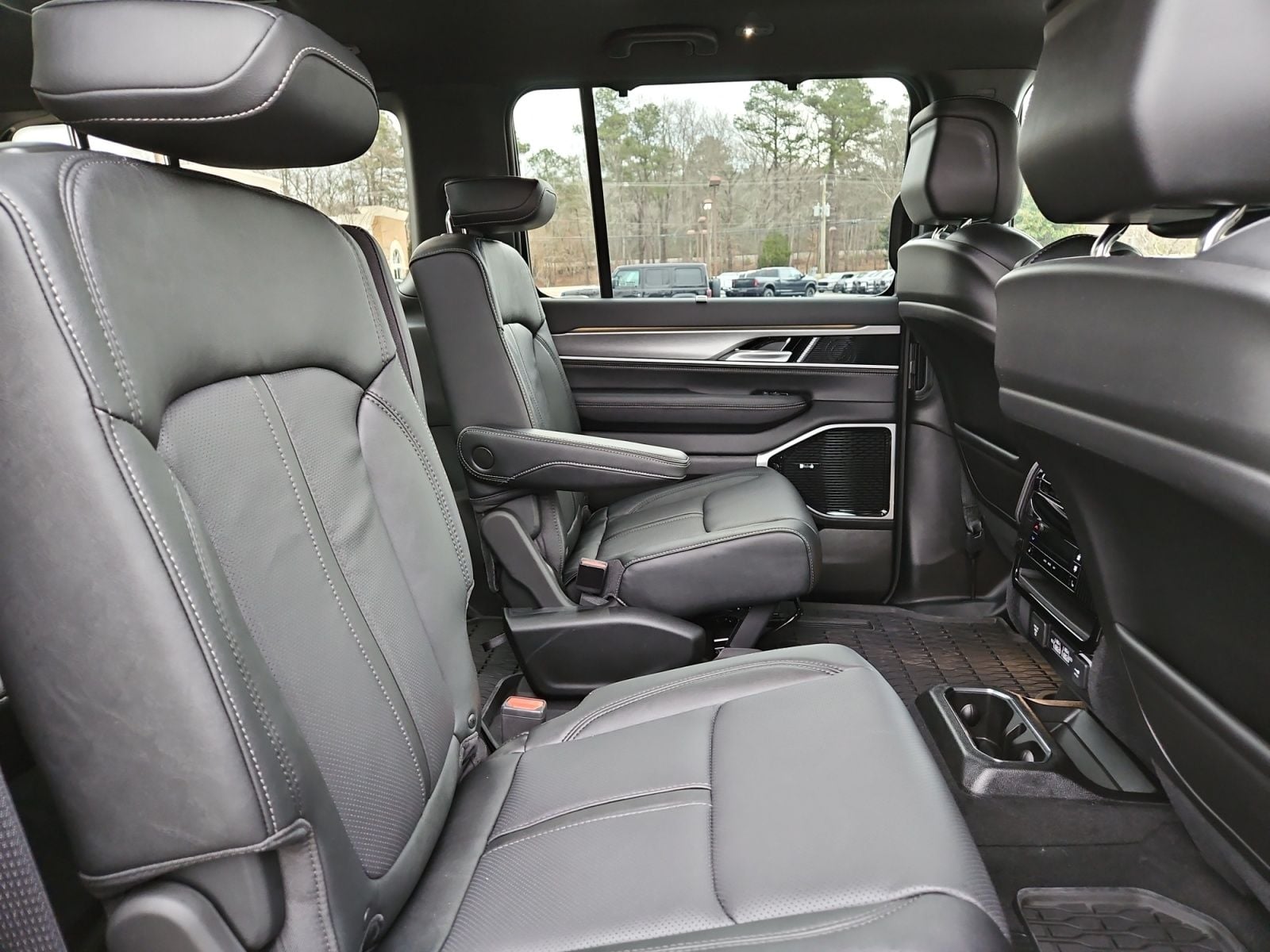 New 2026 Jeep Grand Wagoneer Limited Reserve - photo - 16
