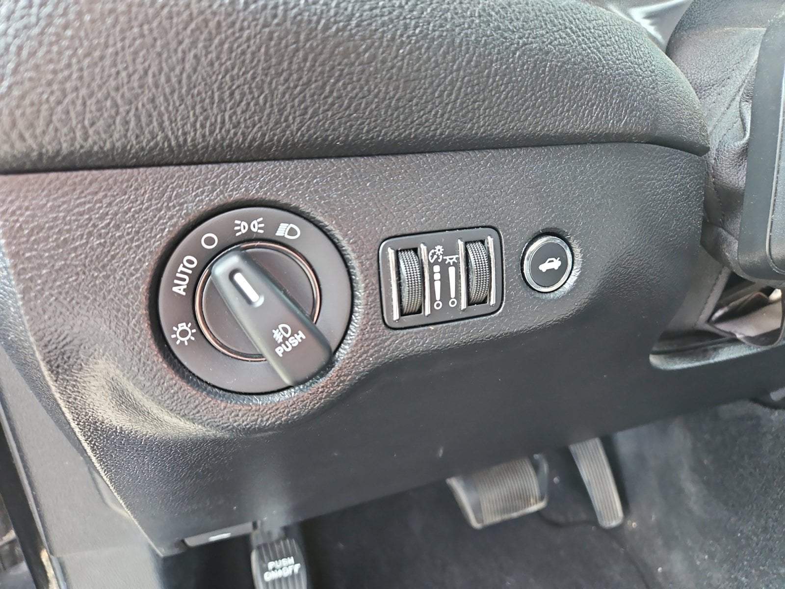 Pre-Owned 2021 Dodge Challenger R/T - photo - 21
