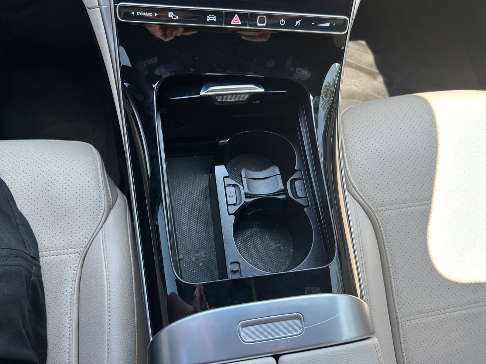 Pre-Owned 2024 Mercedes-Benz C-Class C 300 - photo - 17
