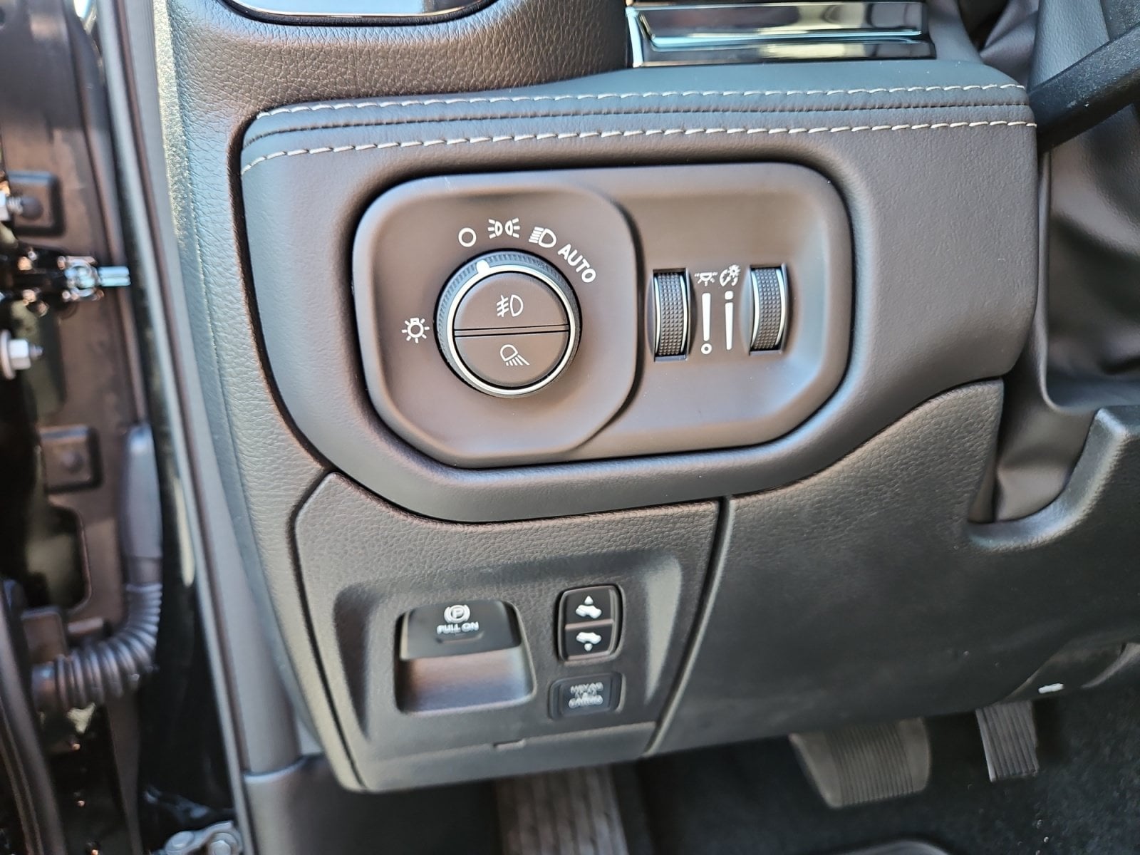 New 2027 Ram 1500 Limited - photo - 21
