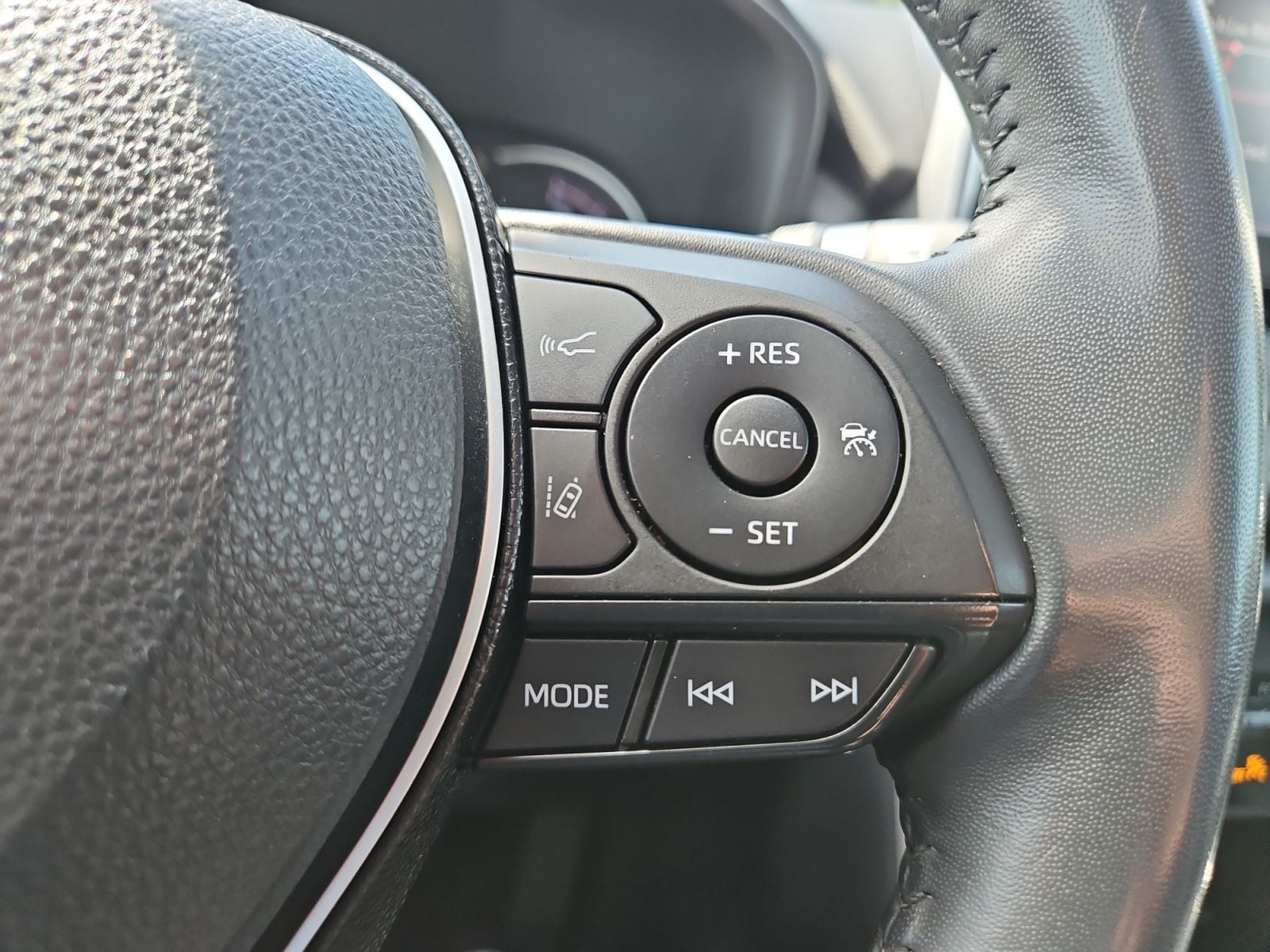 Pre-Owned 2019 Toyota RAV4 Limited - photo - 25