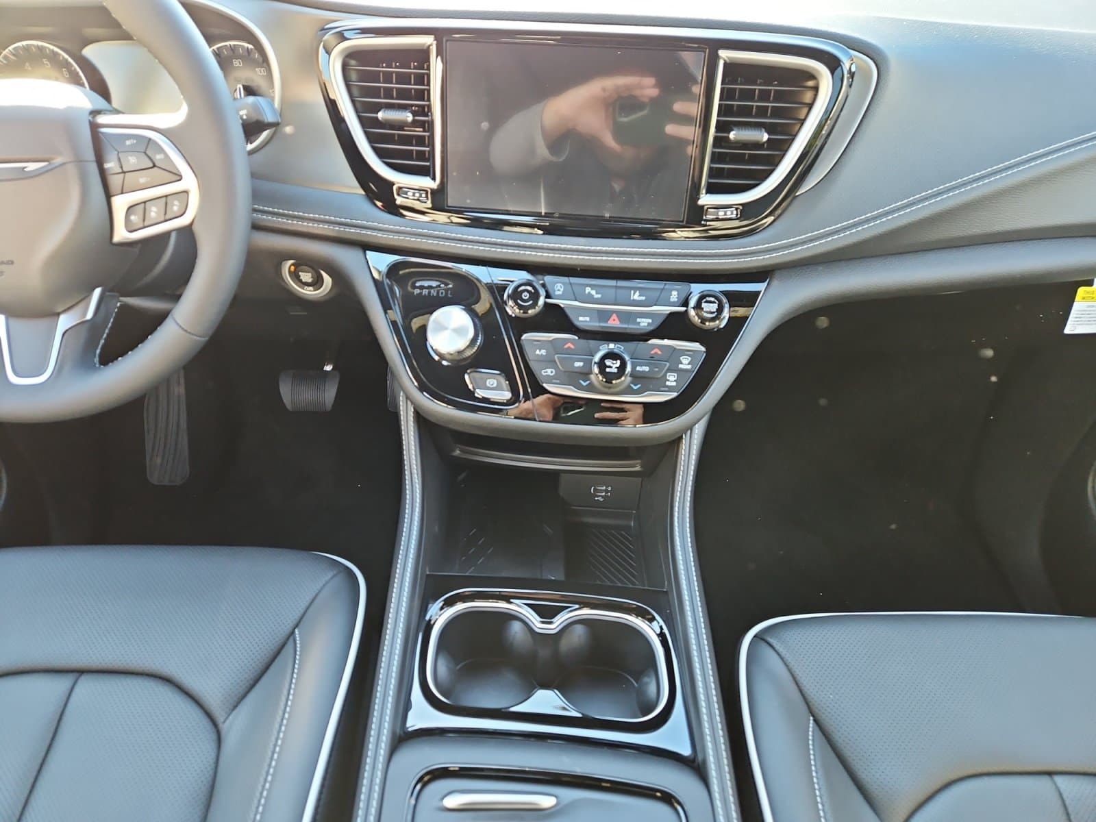 New 2027 Chrysler Pacifica Limited - photo - 10