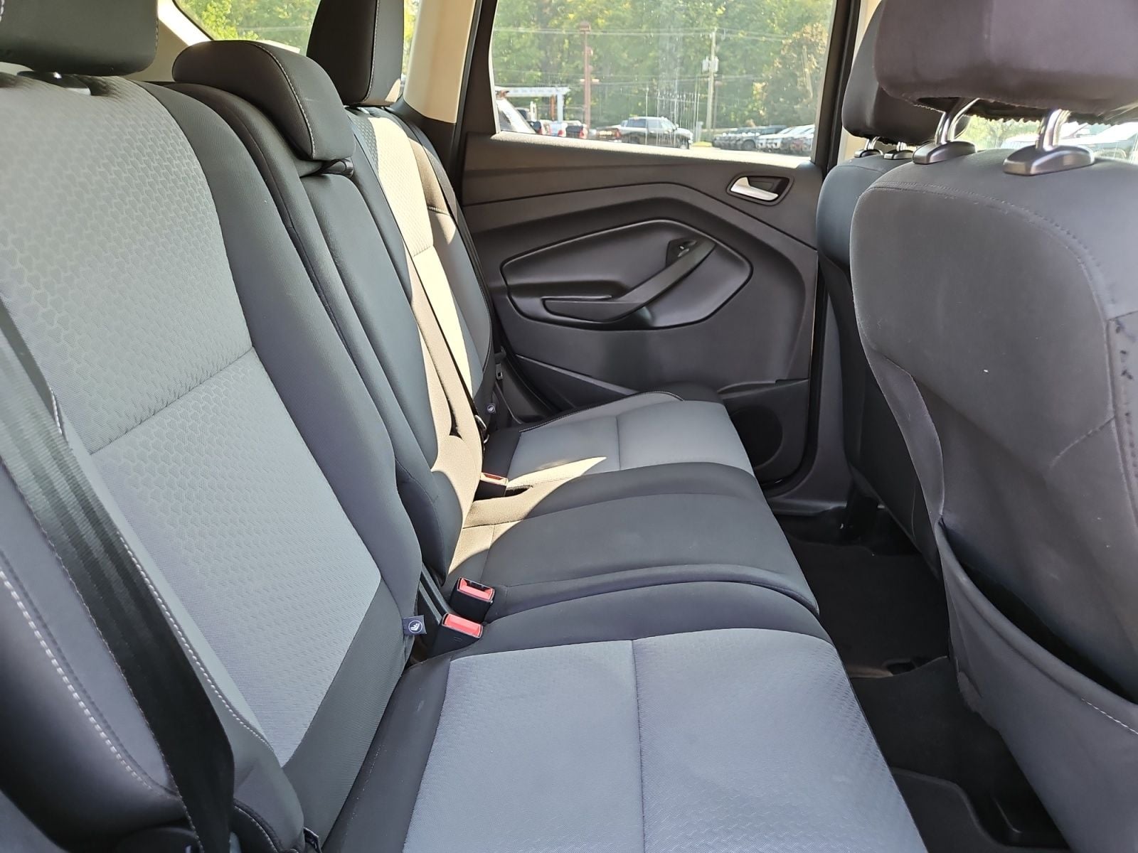 Pre-Owned 2017 Ford Escape SE - photo - 16