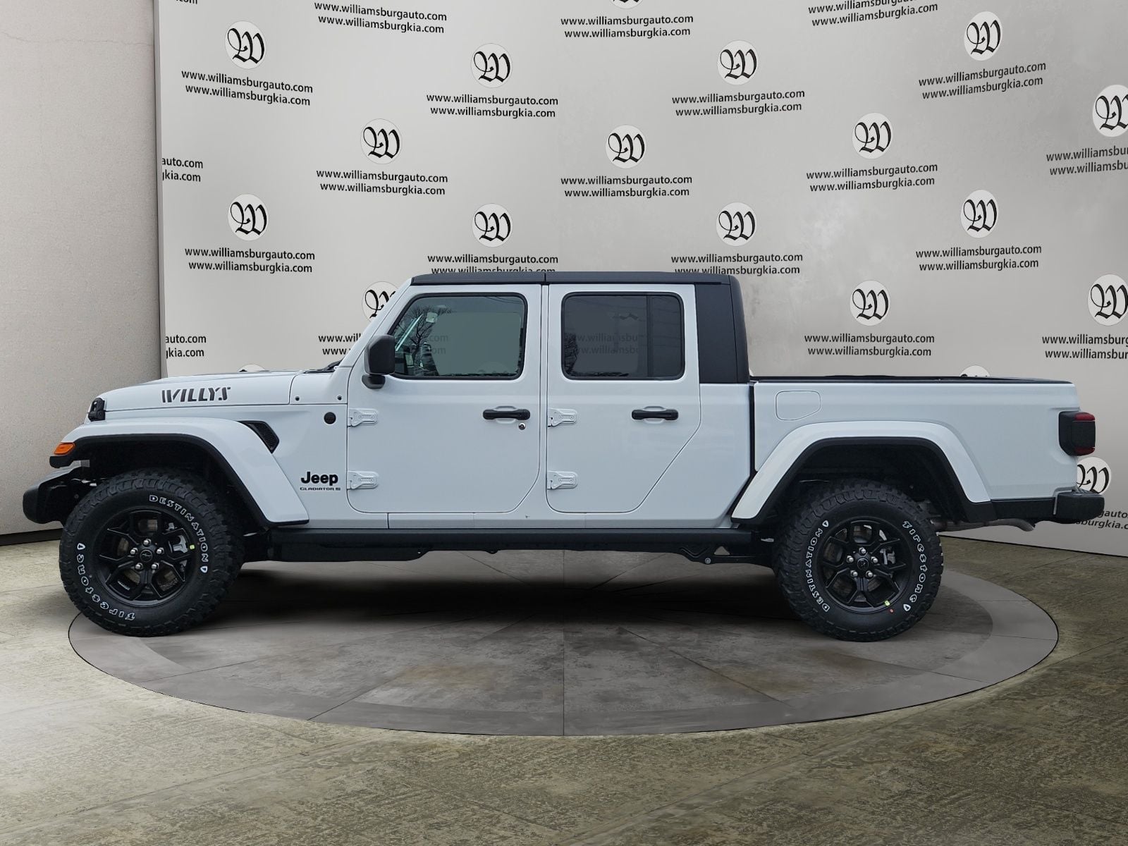 New 2026 Jeep Gladiator Willys - photo - 1
