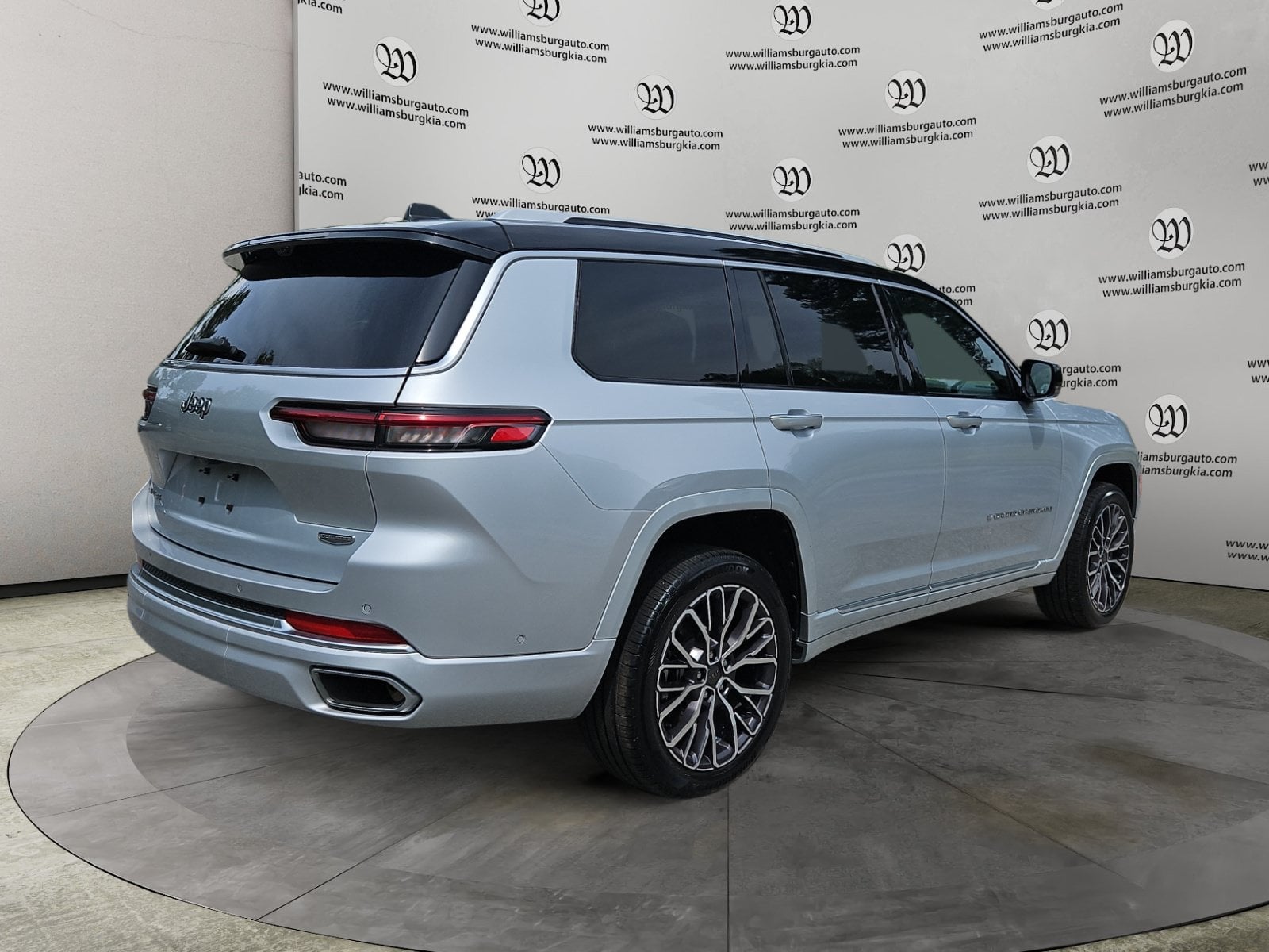 Pre-Owned 2022 Jeep Grand Cherokee L Summit - photo - 4