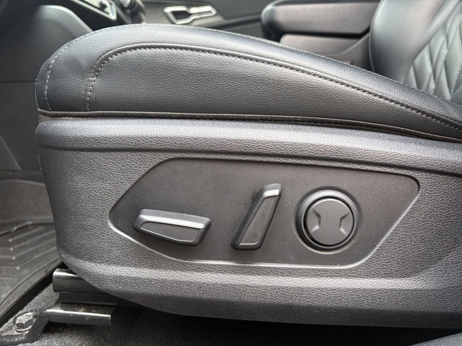 Pre-Owned 2023 Kia Sportage X-Line - photo - 22