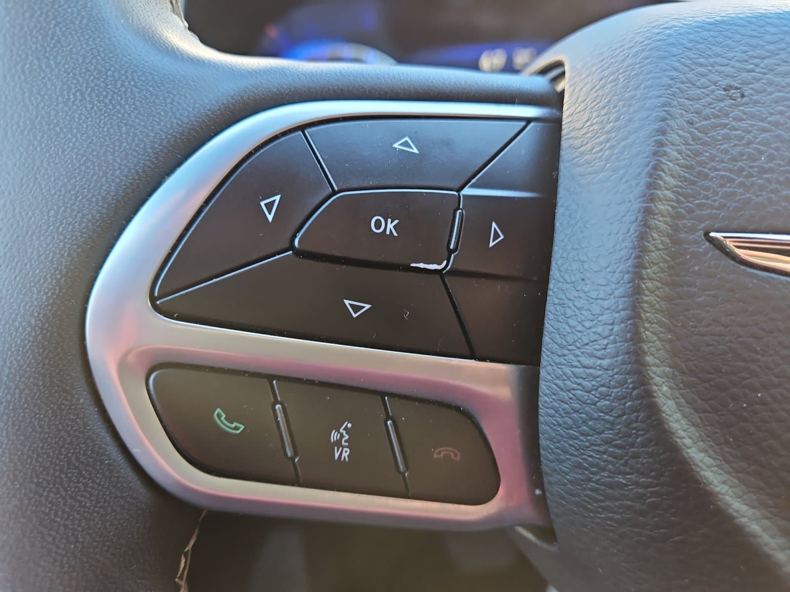 Pre-Owned 2025 Chrysler Pacifica Select - photo - 25