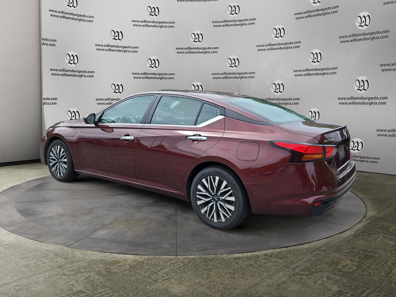 Pre-Owned 2025 Nissan Altima 2.5 SV - photo - 2