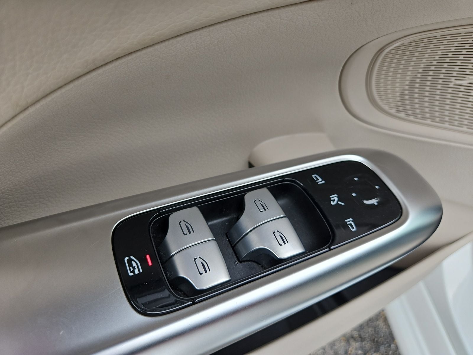 Pre-Owned 2024 Mercedes-Benz C-Class C 300 - photo - 20