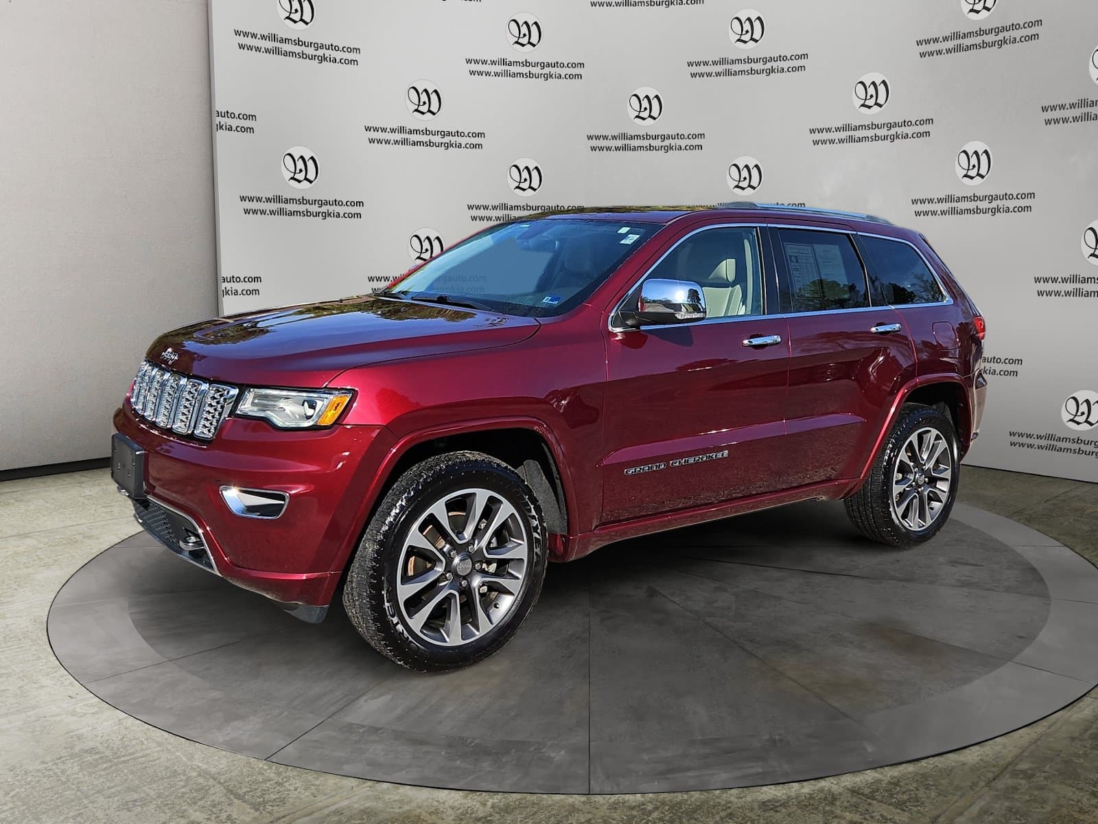 Pre-Owned 2018 Jeep Grand Cherokee Overland - photo - 0