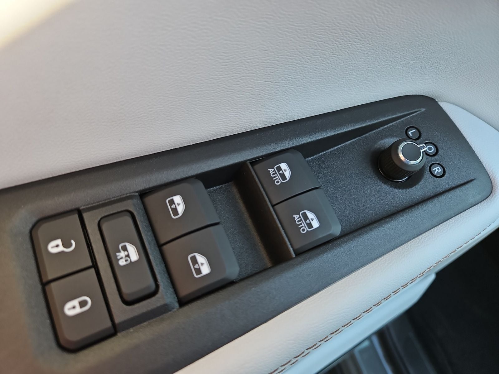 New 2026 Jeep Cherokee Overland - photo - 20