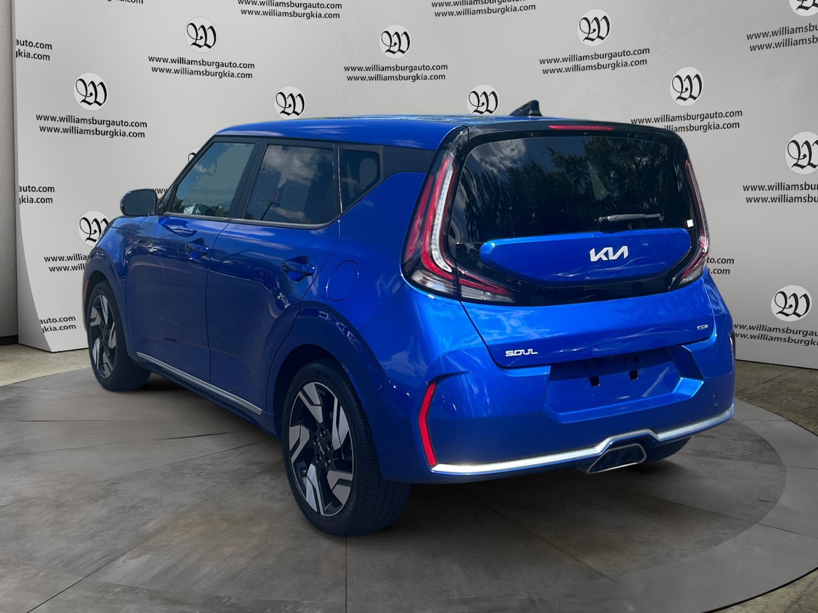 Pre-Owned 2024 Kia Soul GT-Line - photo - 2