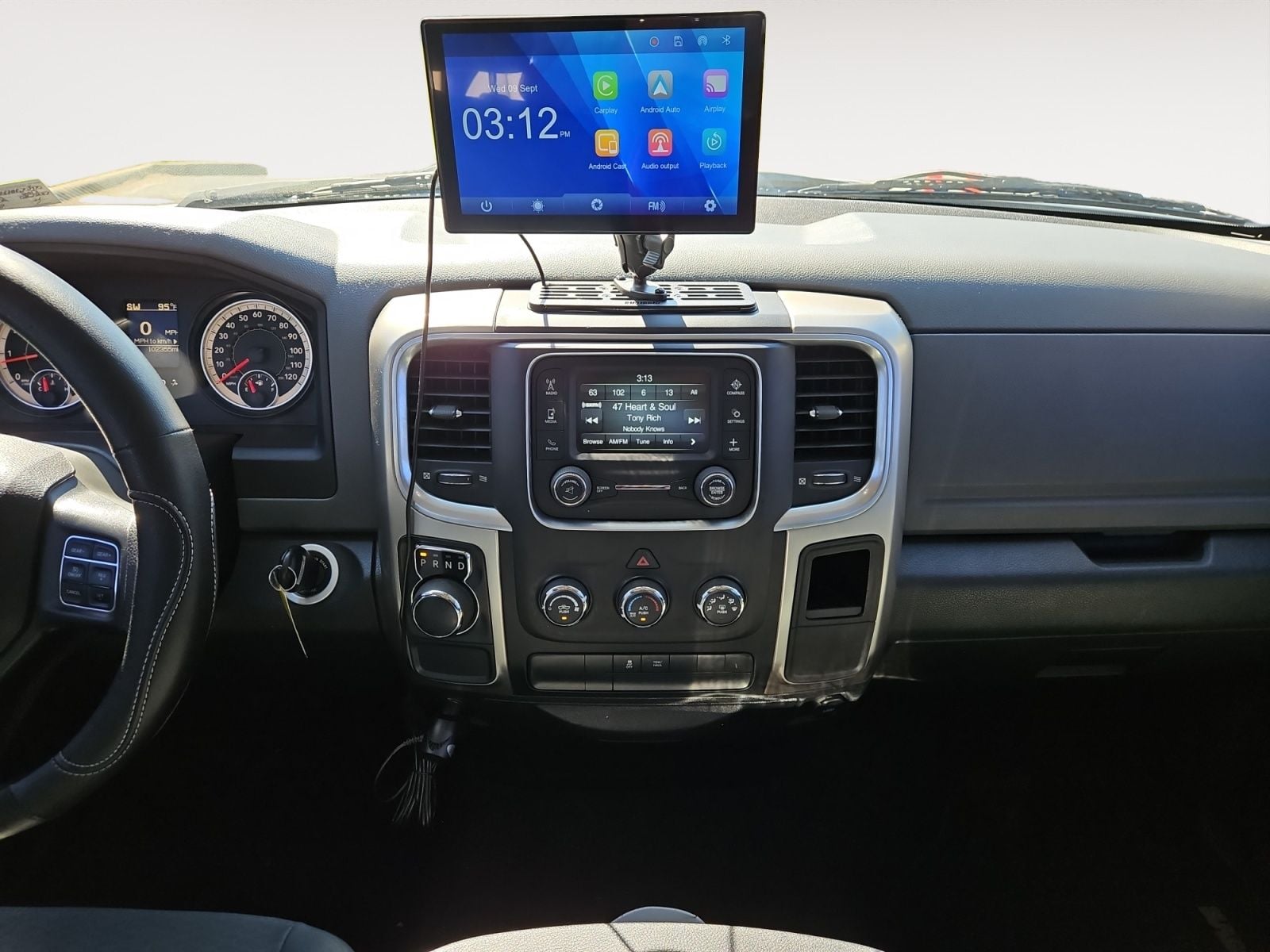 Pre-Owned 2017 Ram 1500 SLT - photo - 10