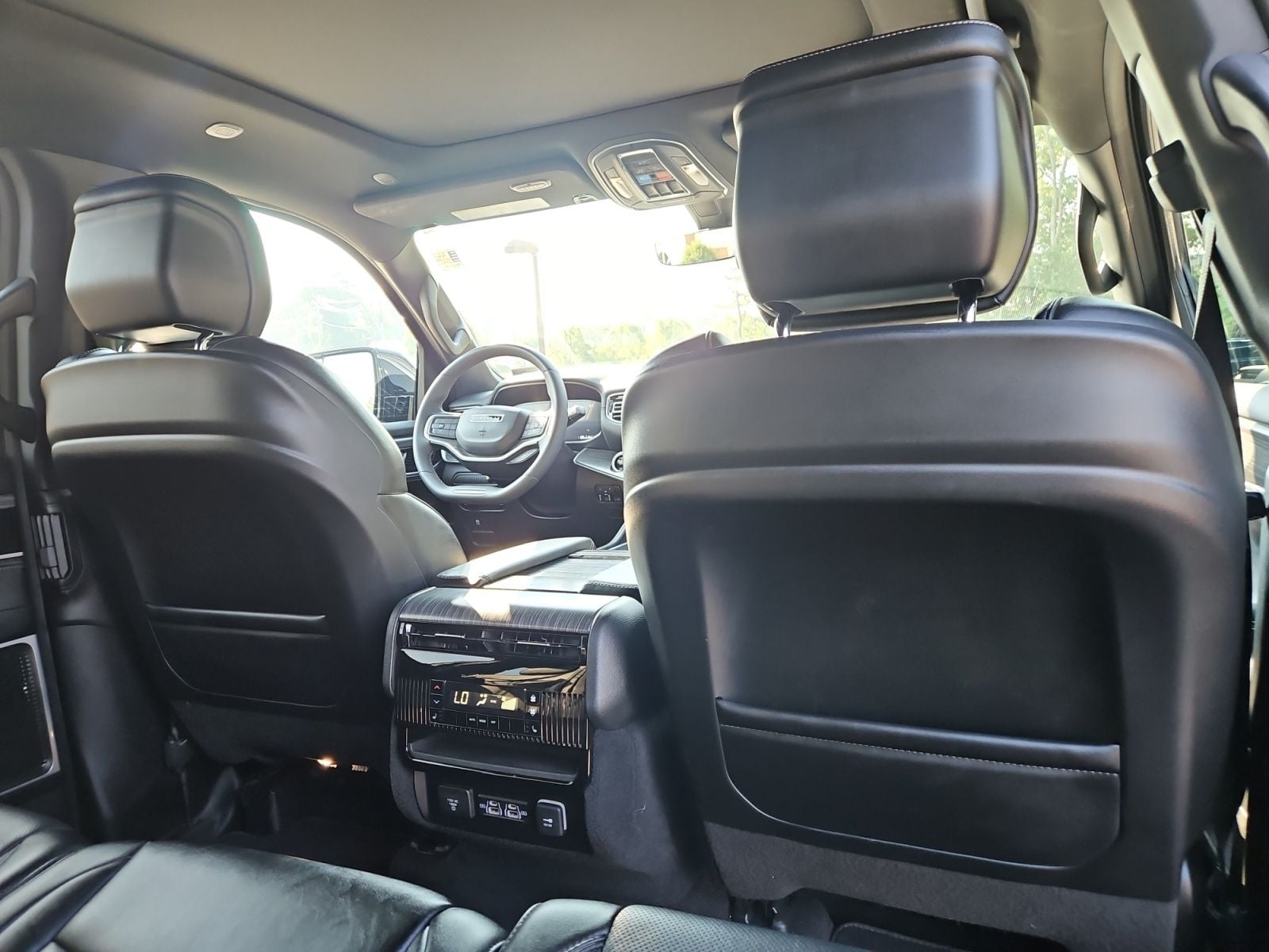 Pre-Owned 2024 Jeep Wagoneer L Series II - photo - 17