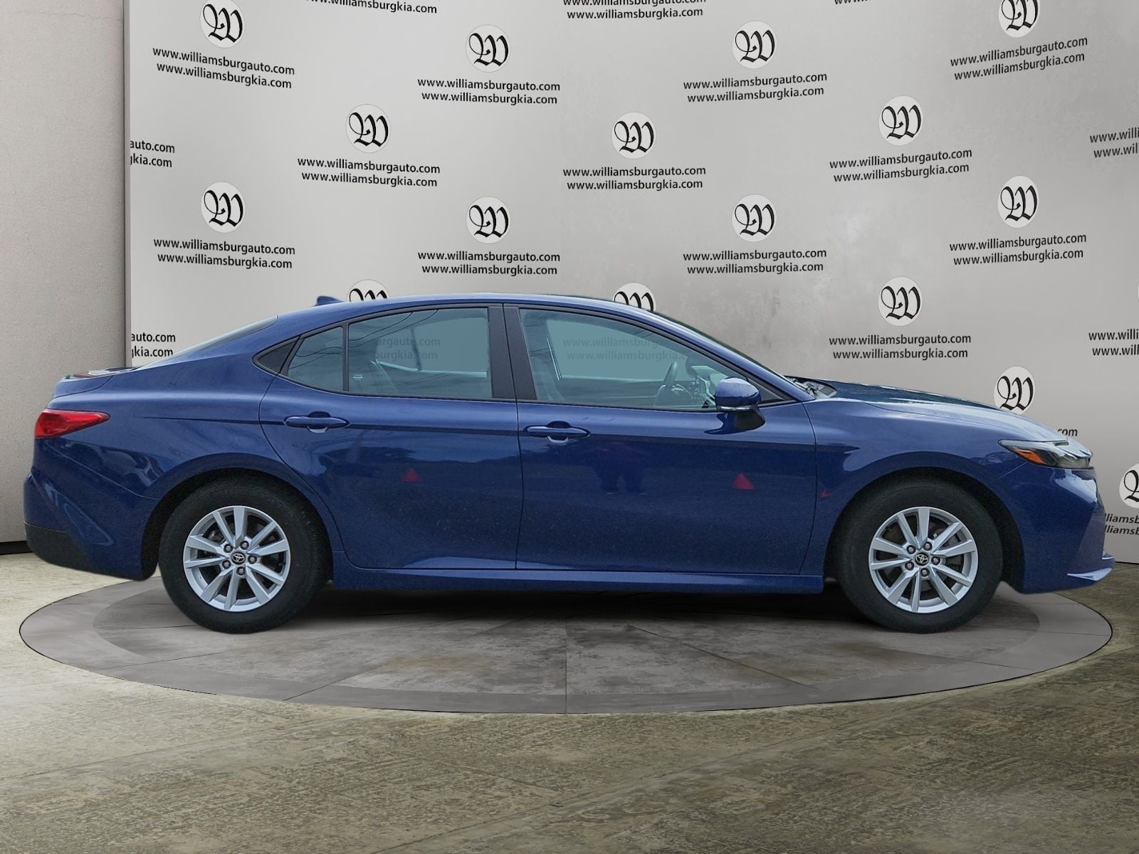 Pre-Owned 2025 Toyota Camry LE - photo - 5