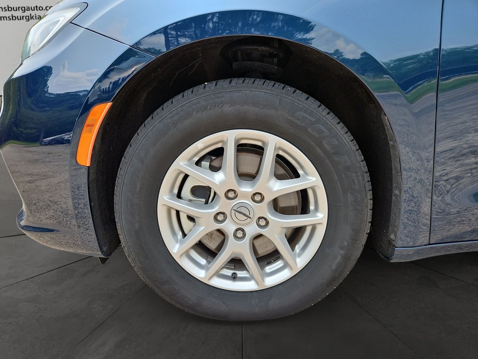 Pre-Owned 2025 Chrysler Pacifica Select - photo - 13