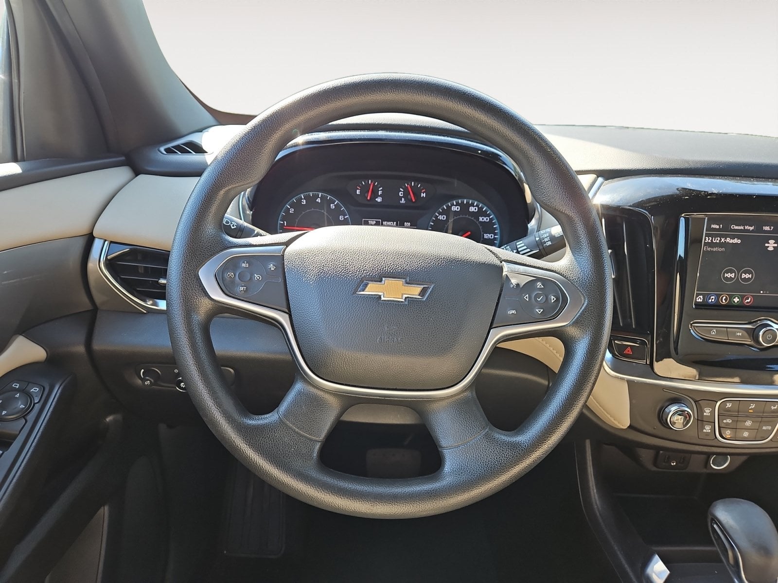Pre-Owned 2023 Chevrolet Traverse LS - photo - 11