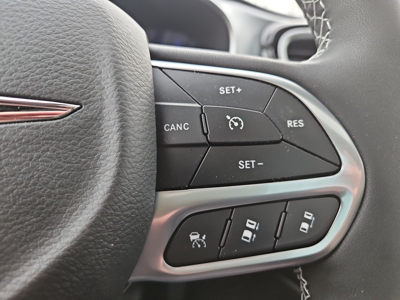 New 2026 Chrysler Pacifica Limited - photo - 25