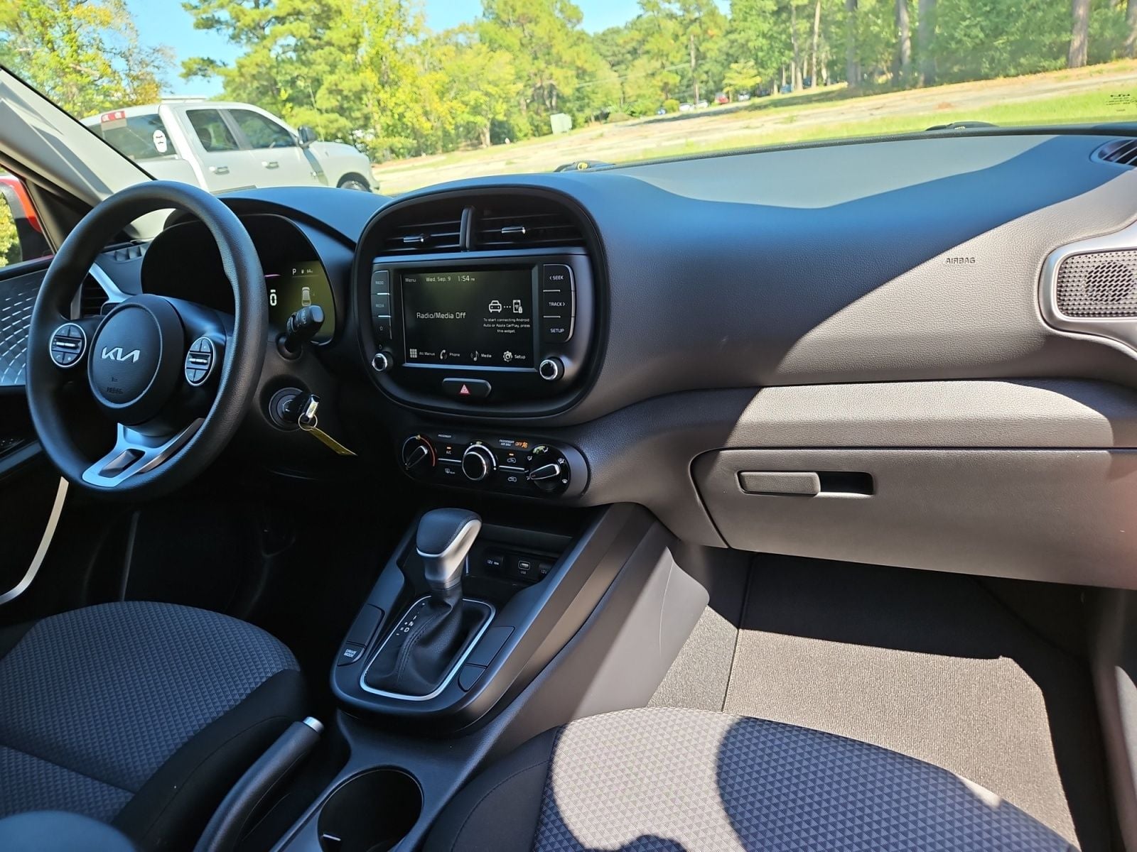 Pre-Owned 2023 Kia Soul LX - photo - 15