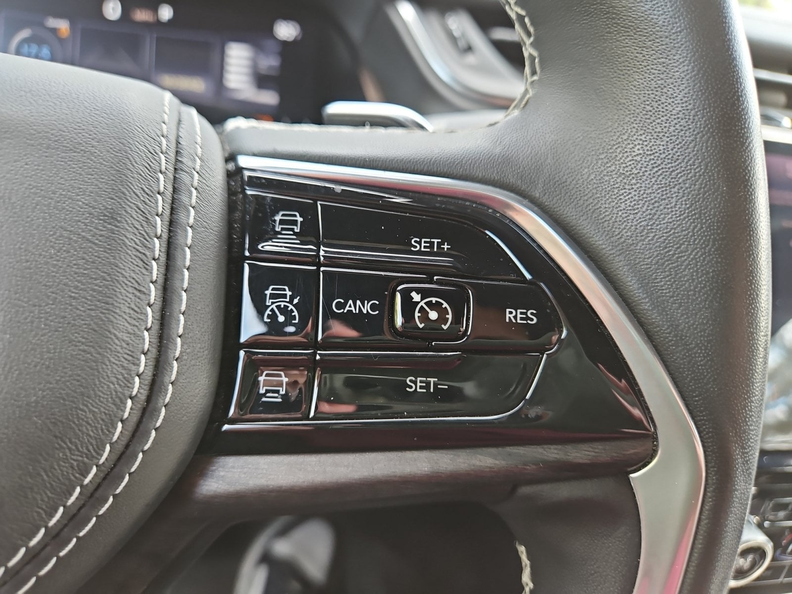 Pre-Owned 2021 Jeep Grand Cherokee L Overland - photo - 25