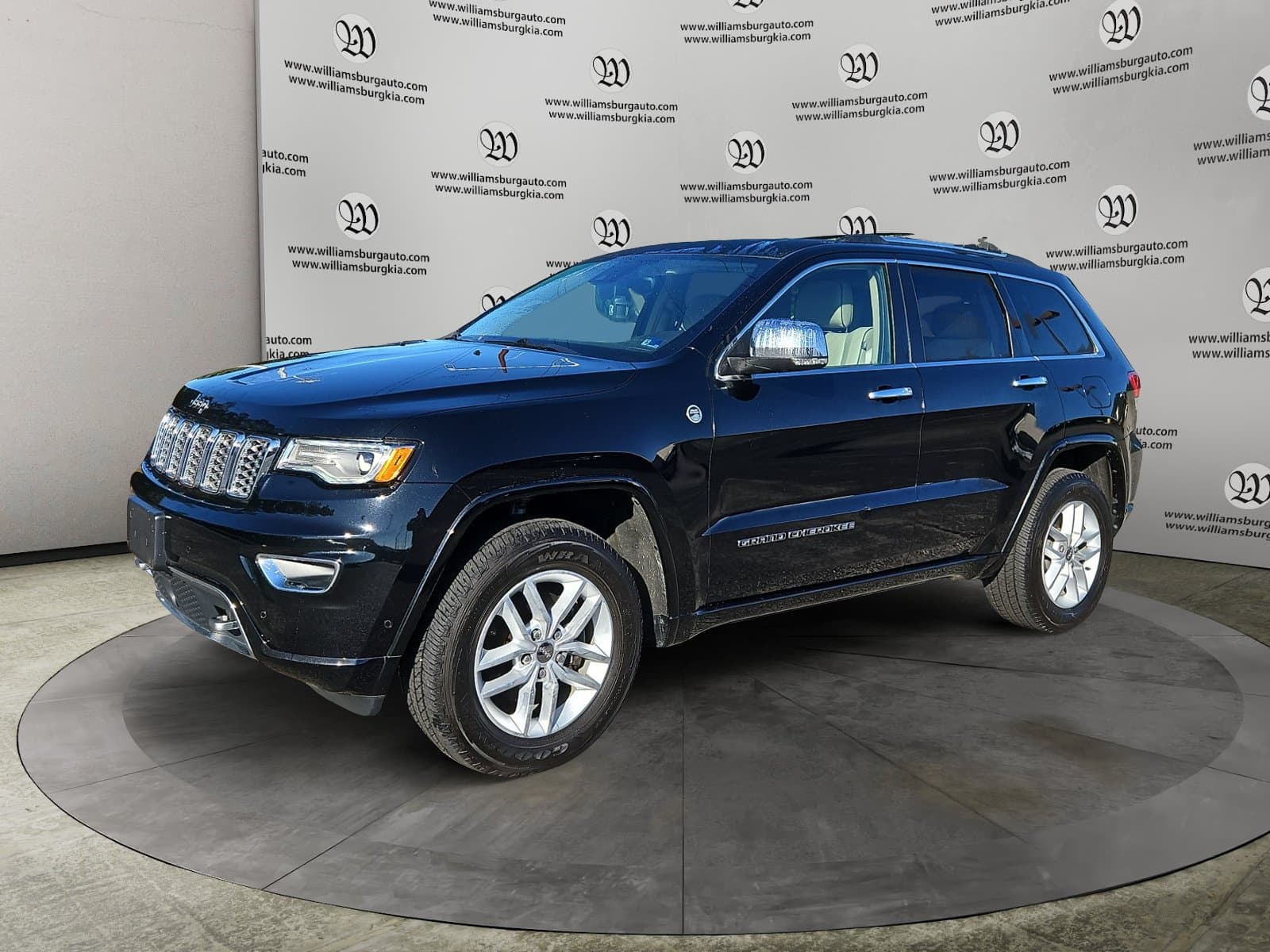 Pre-Owned 2017 Jeep Grand Cherokee Overland - photo - 0