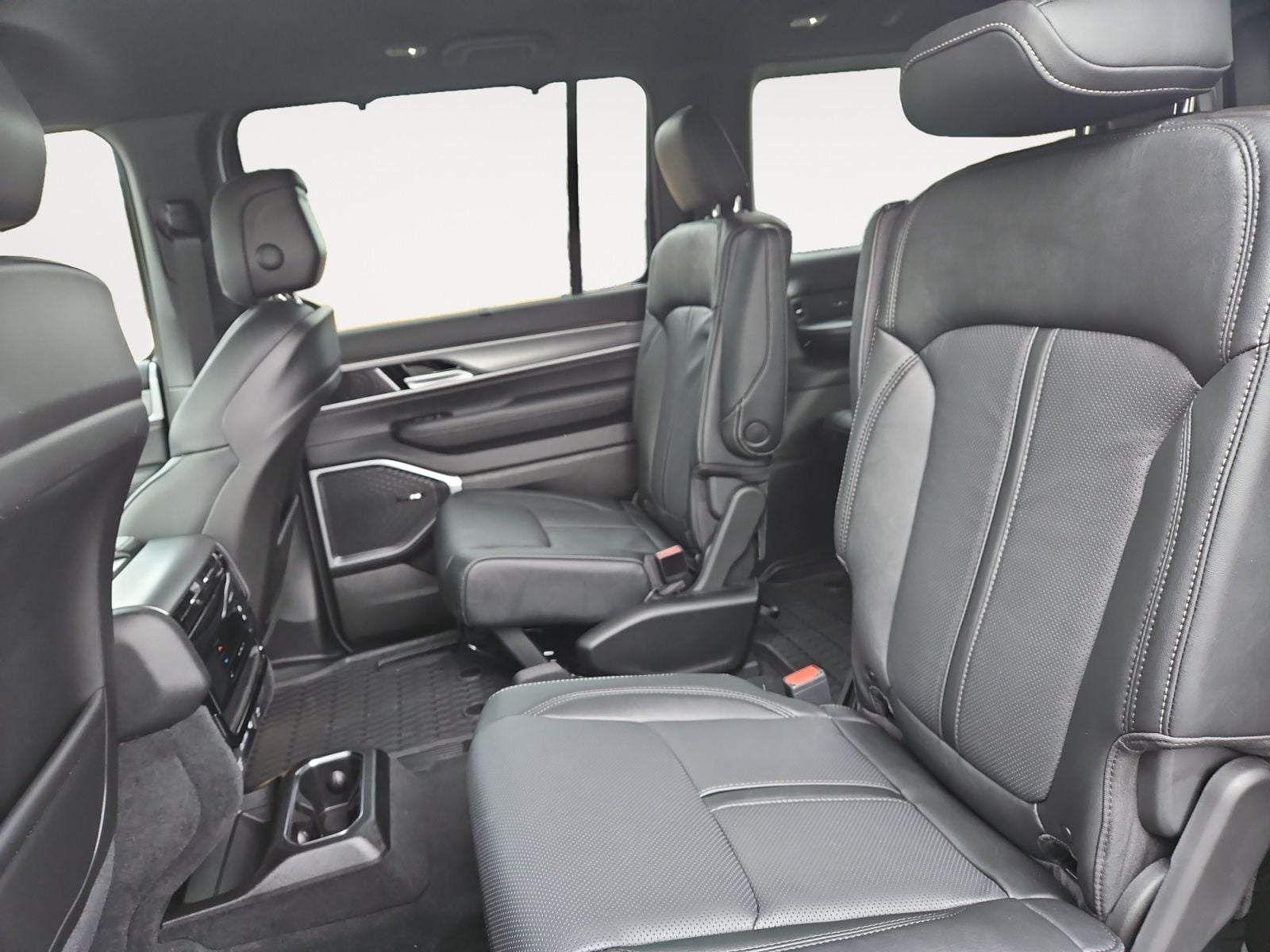 New 2026 Jeep Grand Wagoneer Limited Altitude - photo - 12