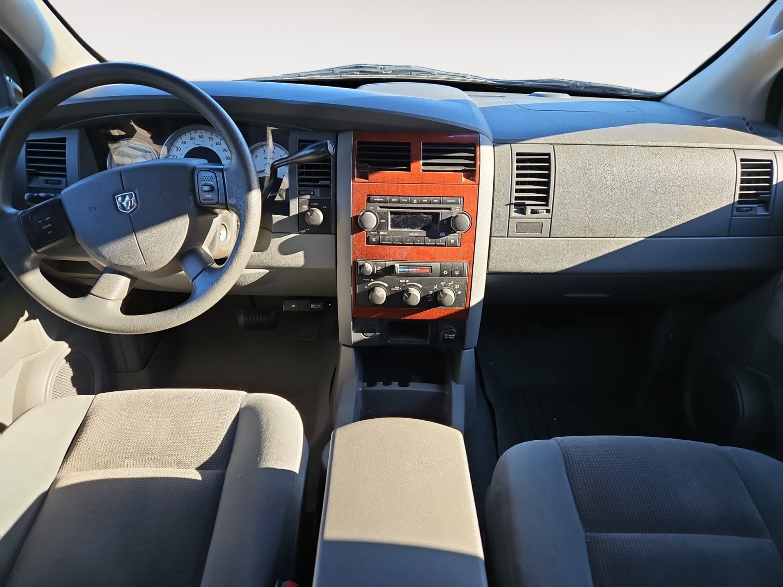 Pre-Owned 2004 Dodge Durango SLT - photo - 9