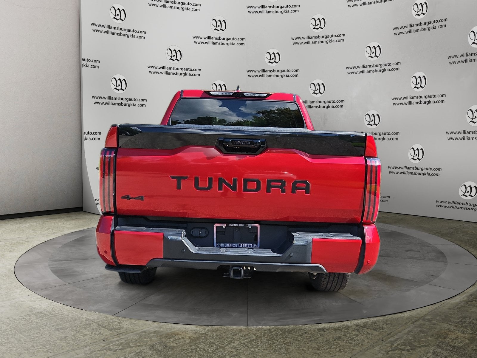 Pre-Owned 2024 Toyota Tundra Hybrid Platinum - photo - 3