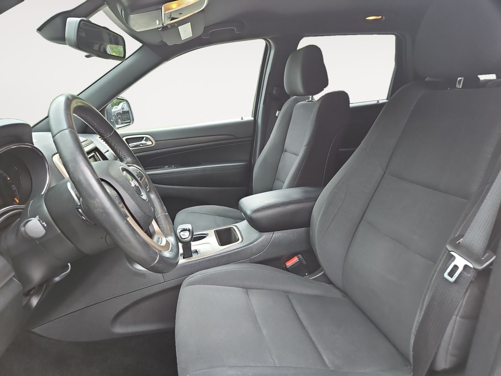 Pre-Owned 2015 Jeep Grand Cherokee Laredo - photo - 8