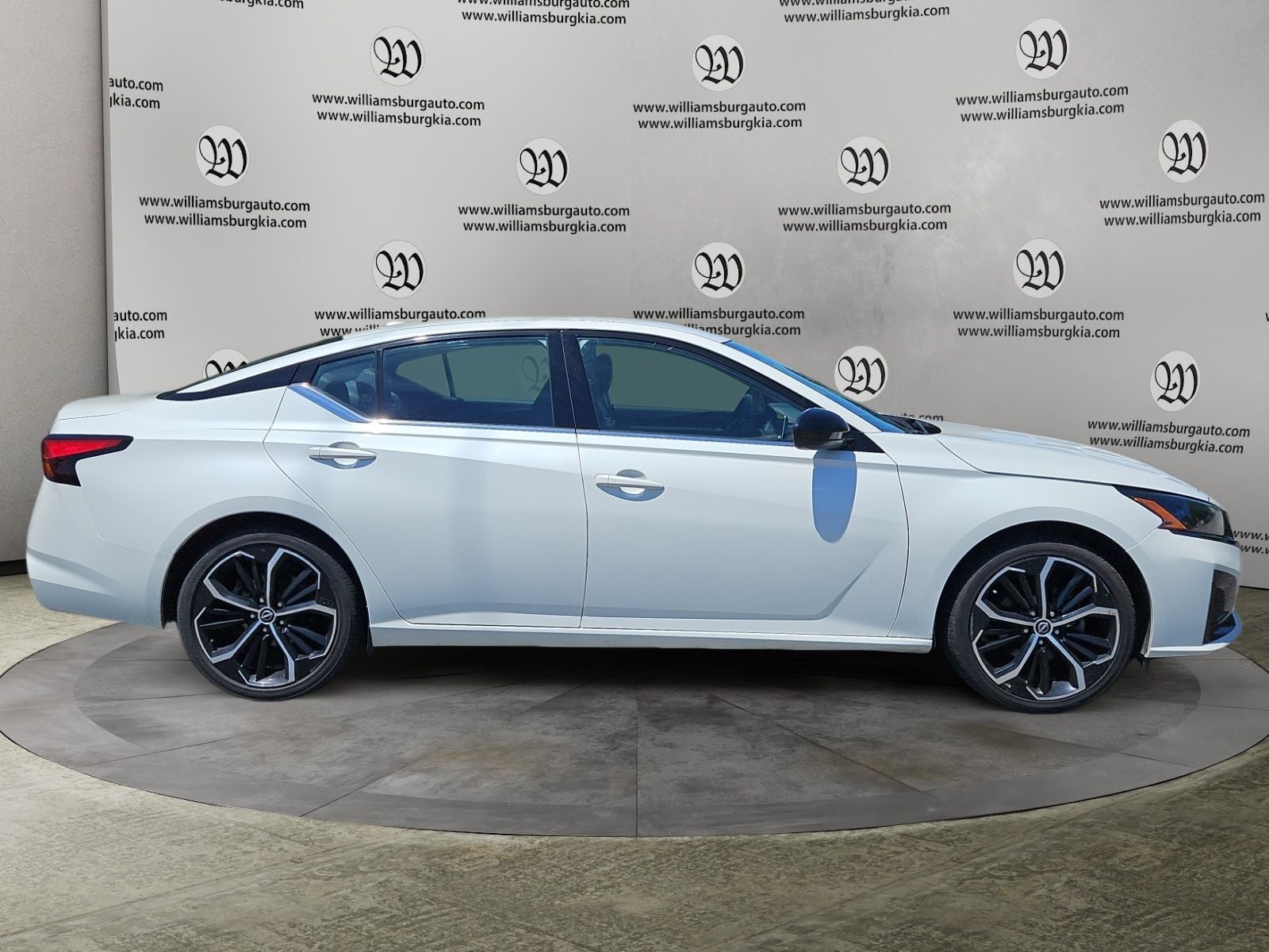 Pre-Owned 2024 Nissan Altima 2.5 SR - photo - 5