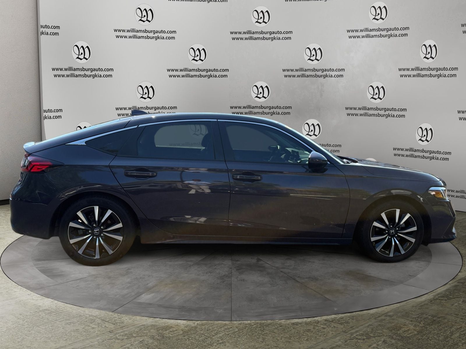 Pre-Owned 2023 Honda Civic EX-L - photo - 5