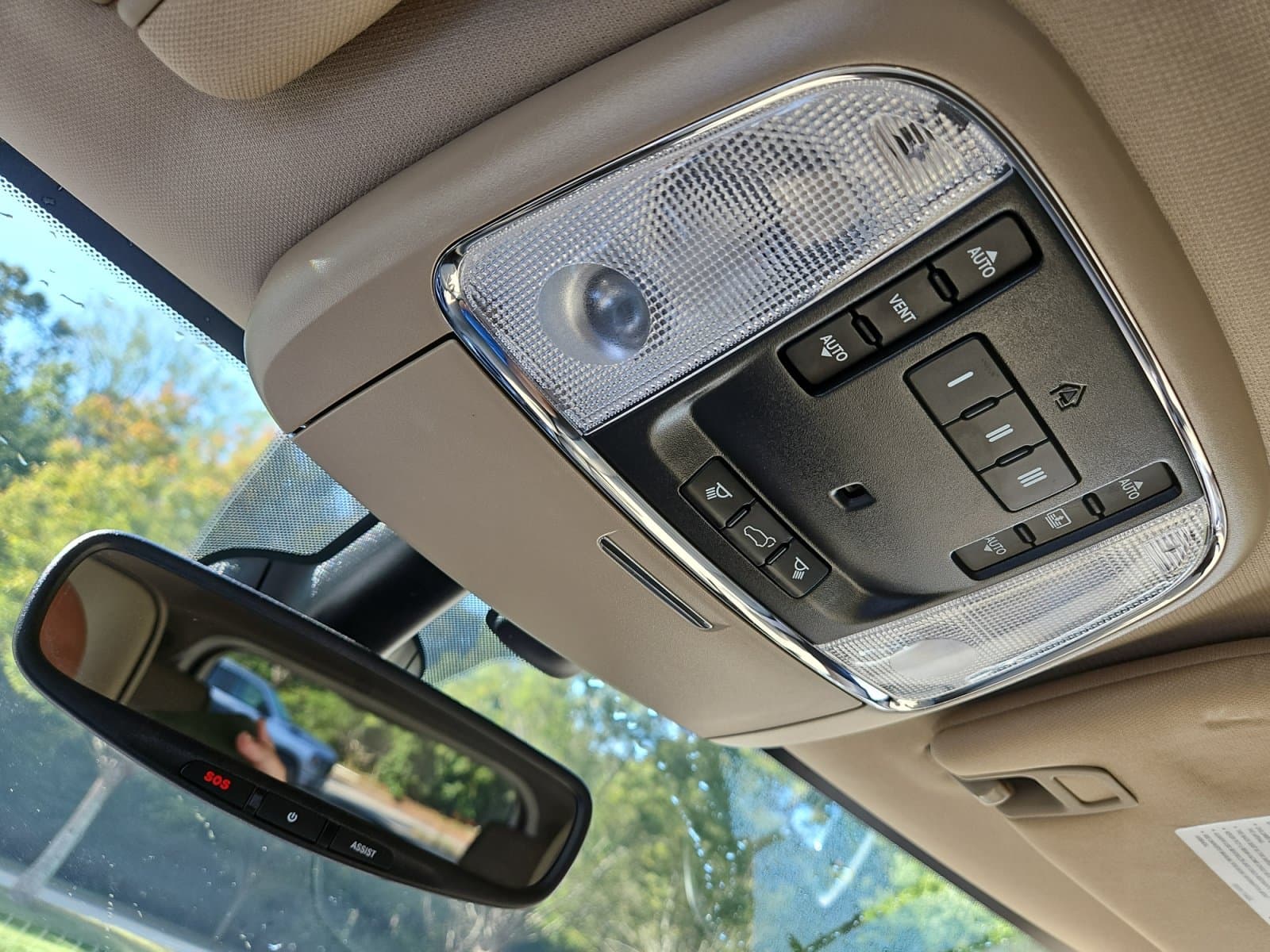 Pre-Owned 2018 Jeep Grand Cherokee Overland - photo - 28