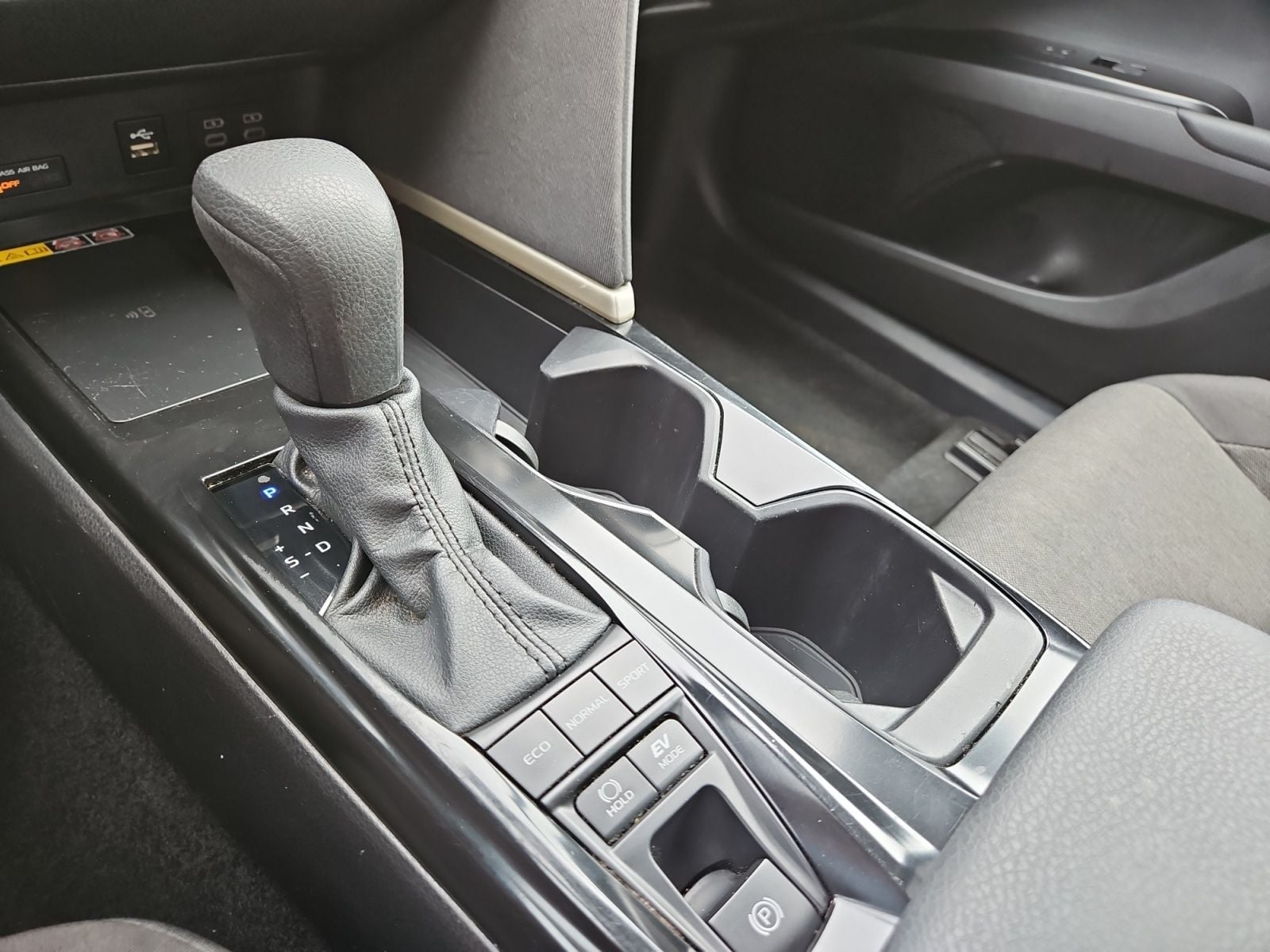 Pre-Owned 2025 Toyota Camry LE - photo - 25