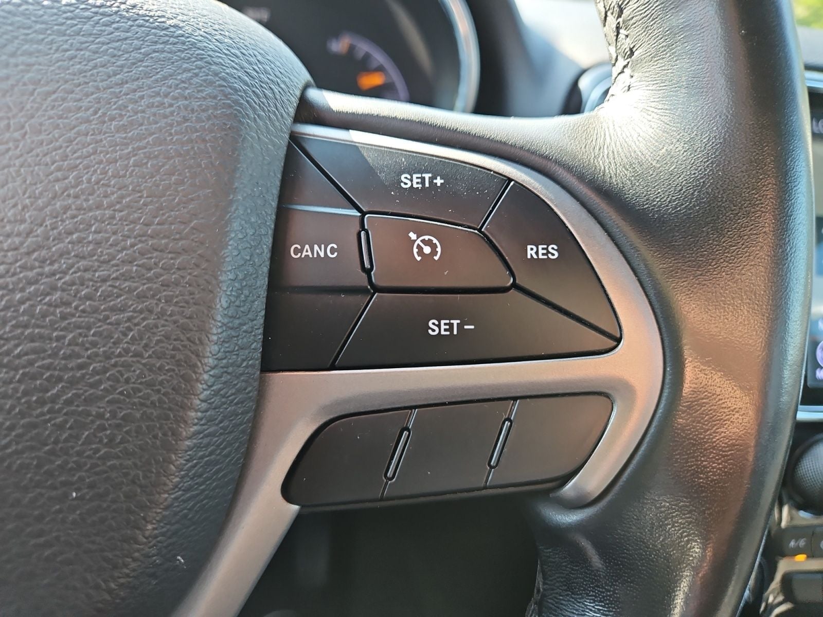 Pre-Owned 2020 Jeep Grand Cherokee Altitude - photo - 25