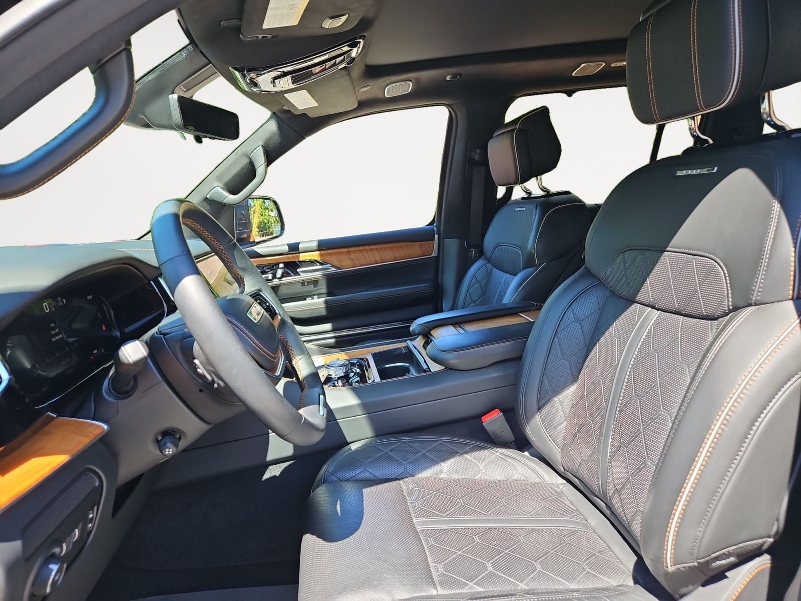 Pre-Owned 2024 Jeep Grand Wagoneer Series III - photo - 8