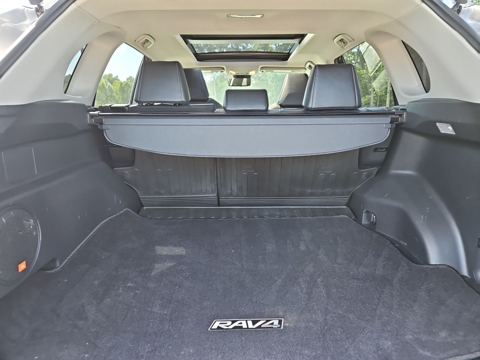 Pre-Owned 2019 Toyota RAV4 Limited - photo - 18