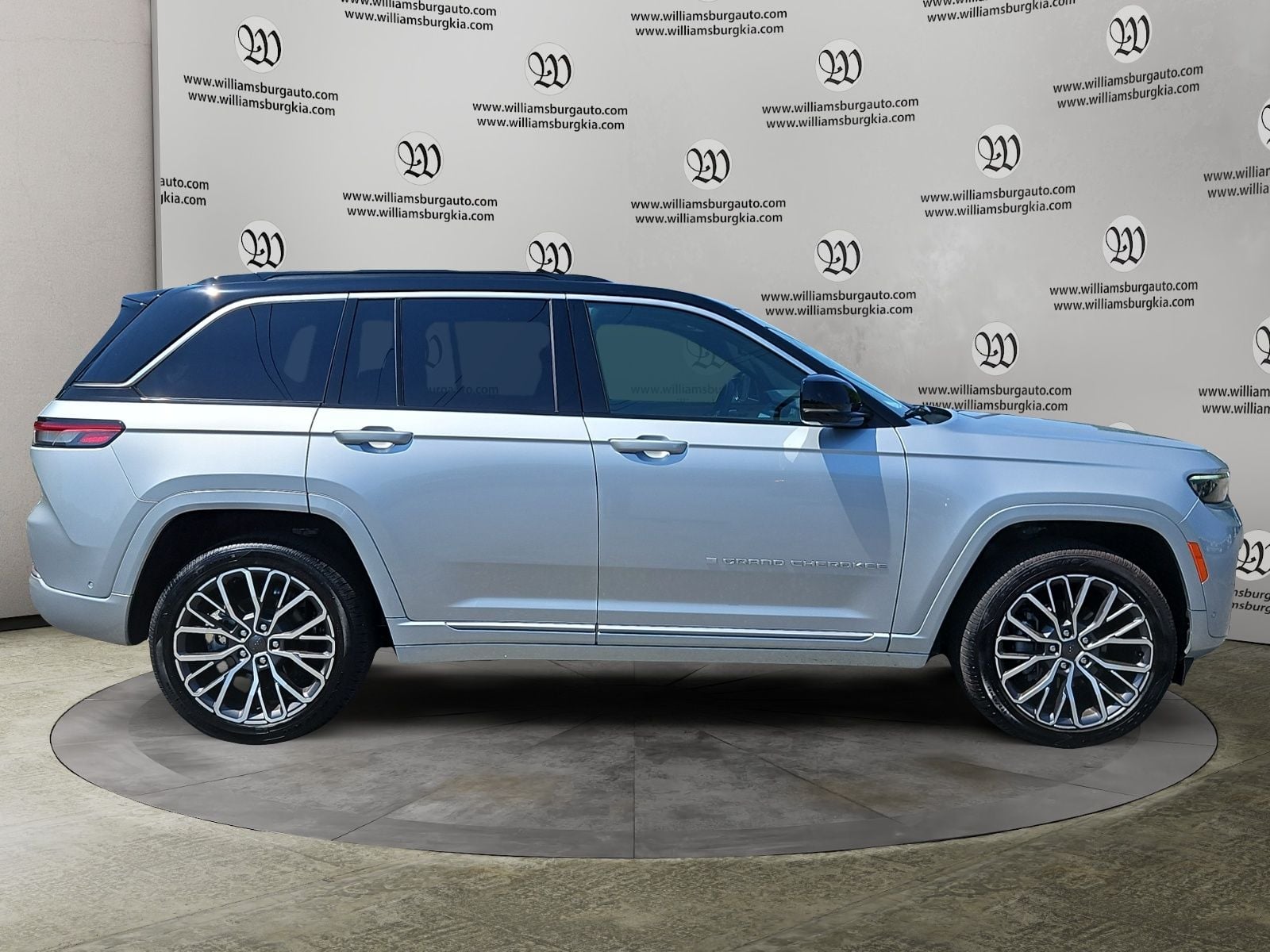 New 2026 Jeep Grand Cherokee Summit - photo - 5