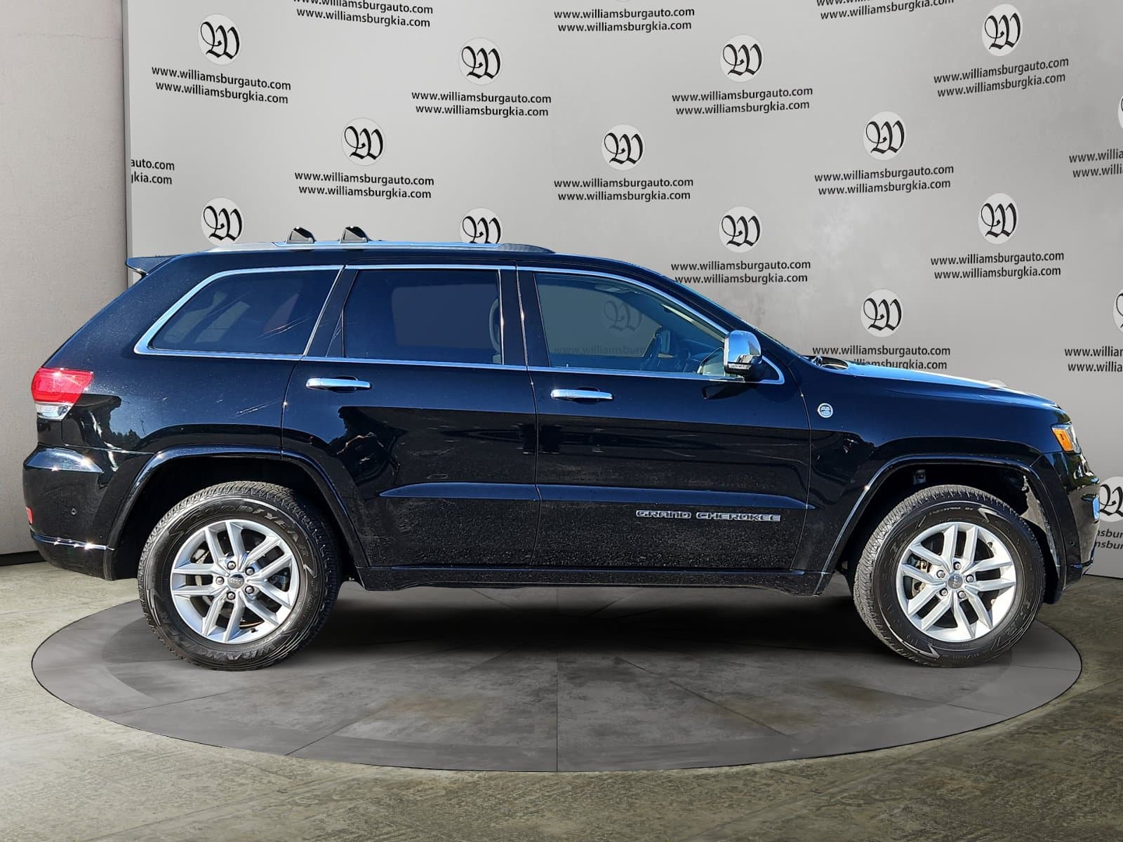 Pre-Owned 2017 Jeep Grand Cherokee Overland - photo - 5