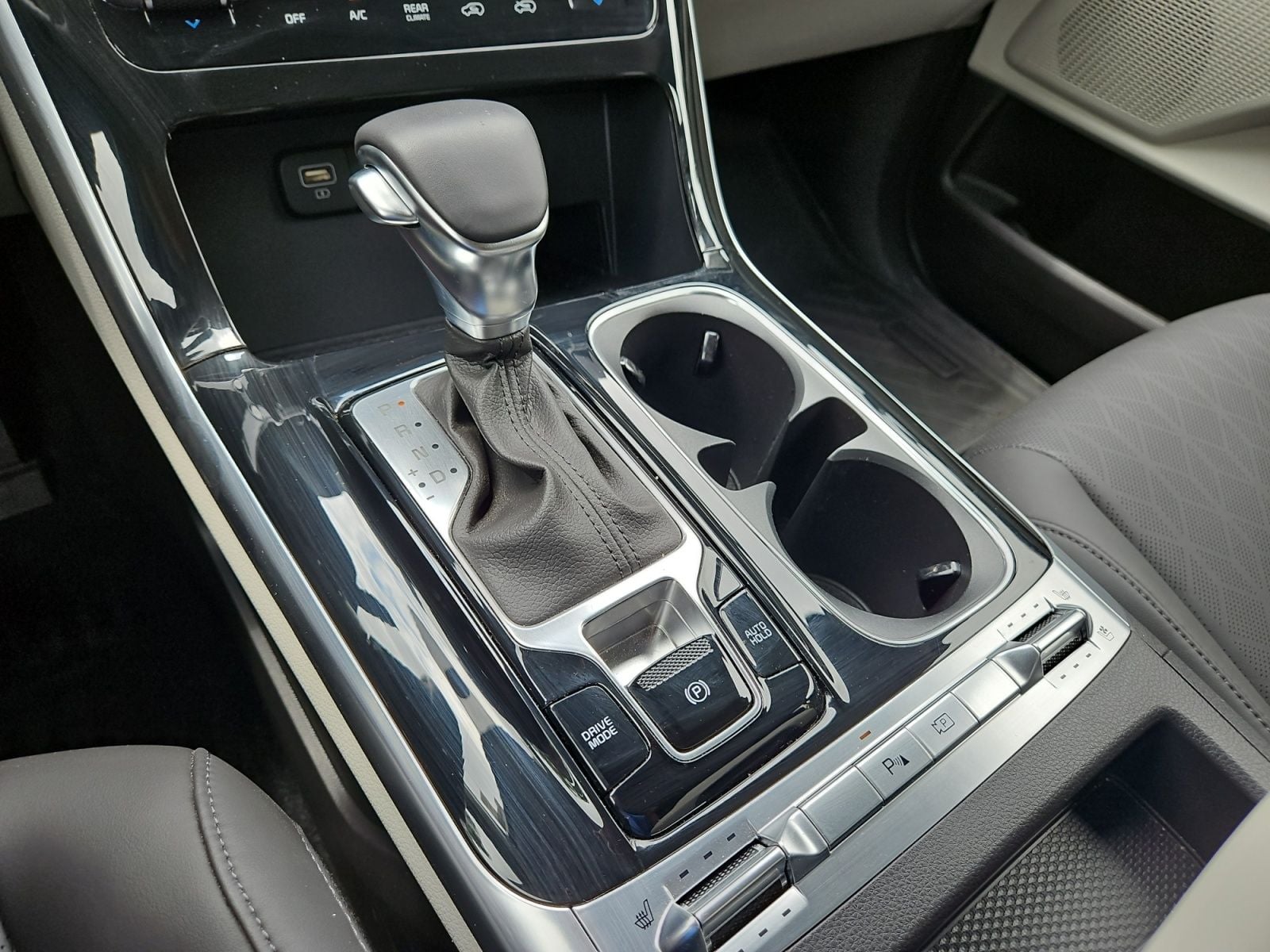 Pre-Owned 2024 Kia Carnival SX - photo - 26
