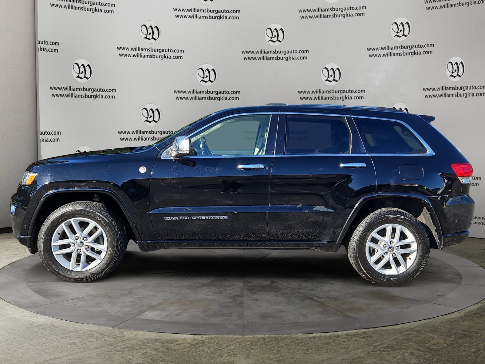 Pre-Owned 2017 Jeep Grand Cherokee Overland - photo - 1