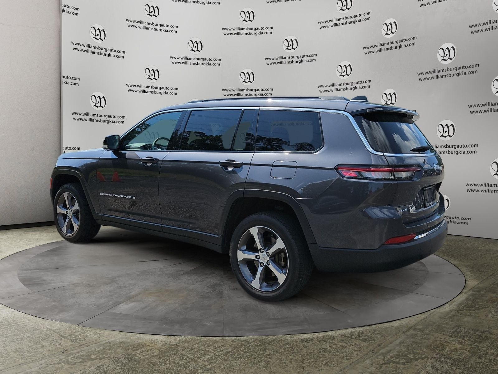 Pre-Owned 2024 Jeep Grand Cherokee L Limited - photo - 2